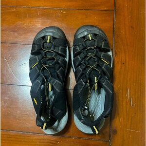 Men’s Keens Newport H2 Waterproof Closed Toe Sandals- Size 12
